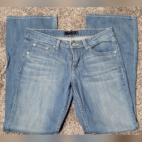 Levi 518 Superlow Flare Jeans- Size 9M - Picture 2 of 5